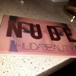Huda beauty NUDE palette